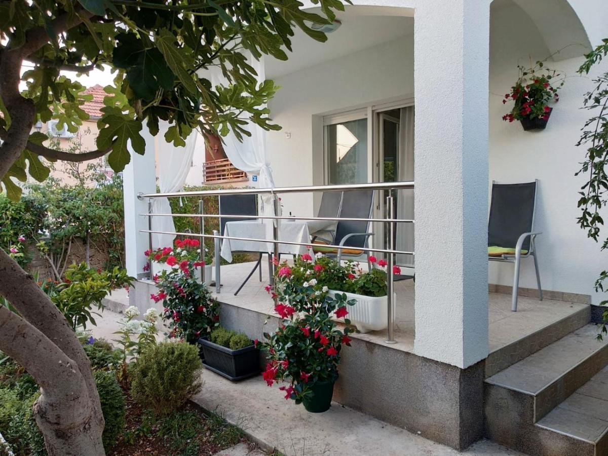 Radenka Zafron Apartment Vodice Exterior foto